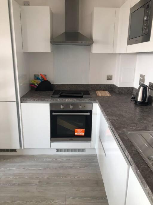3 Bedroom Apartment Free Parking Манчестър Екстериор снимка
